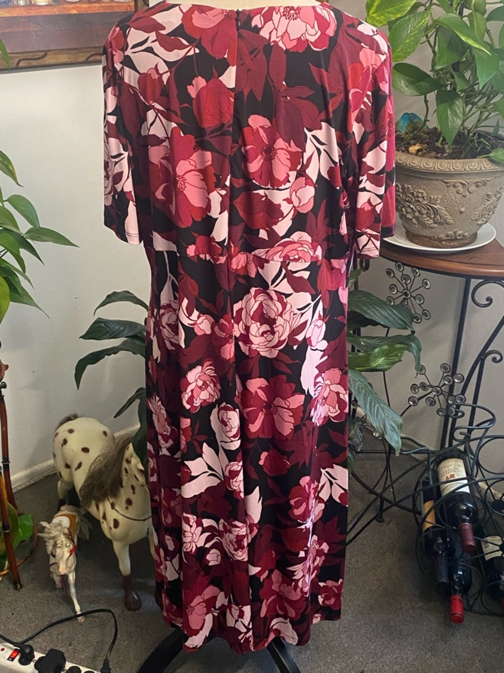 London times Floral Keyhole Midi Dress in Burgundy and Pink - Picture 3 of 4